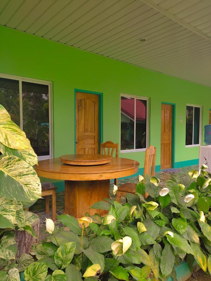 Barril Green Homestay Batuan Экстерьер фото